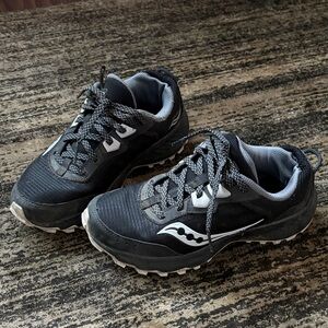 Saucony Women's Aura Tr Sneaker size 6.5 wide